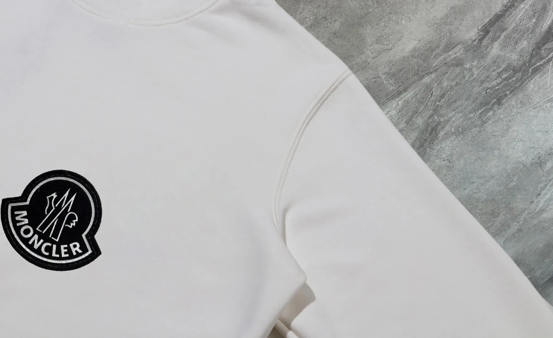 【 In Stock】 〖 𝐌𝐎𝐍𝐂𝐋𝐄𝐑~ 〗 440g ， 😎 ， ， Factory 2025 T ， ， Premium LOGO， Same Style ：Black White Size：S M L XL 2XL